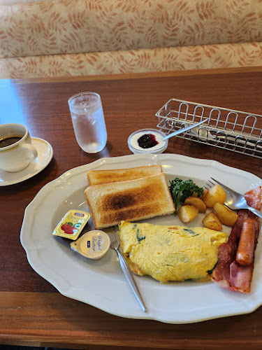 Opinii despre ロイヤルホスト橘通店 în 宮崎市 - 飲食業