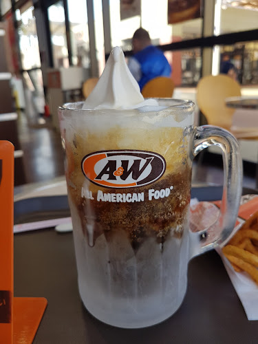 A&W イーアス沖縄豊崎店