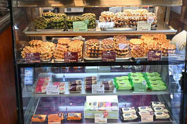 Comentarii opinii despre マネケン 京阪香里園駅店