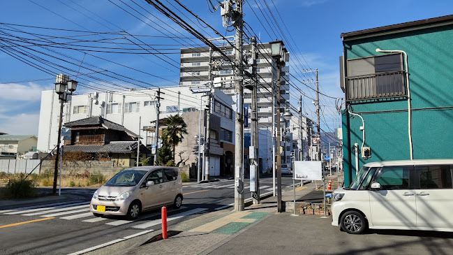 〒257-0035 神奈川県秦野市本町３丁目２−４ ２−４－１