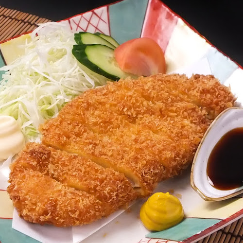 〒430-0932 静岡県浜松市中央区肴町３１６−３８ 1F