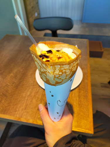 ジラフクレープ新潟万代店 - 飲食業