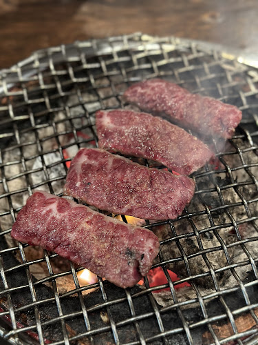 焼肉三日月 - 飲食業