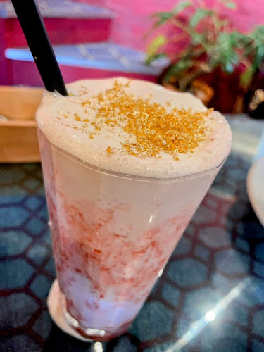 OVERWHELM HAMBURGER and BAR STAND