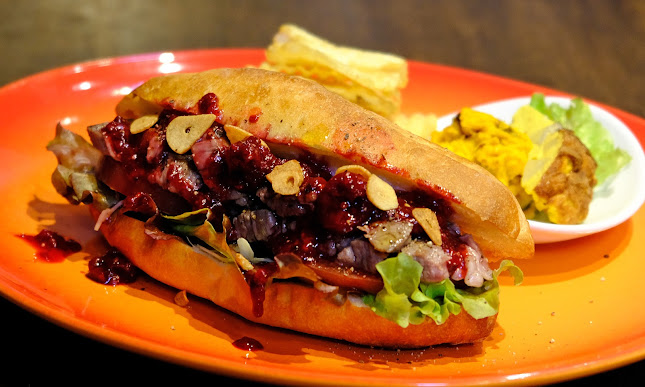 SUBSサンドイッチストア - 飲食業