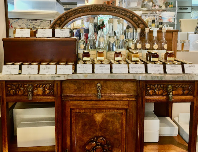 〒600-8433 京都府京都市下京区繁昌町３００−１ カノン室町四条 1F