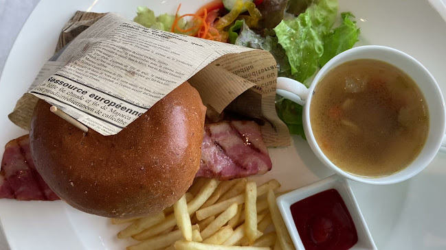 プールサイドレストラン「サザンテラス」 - 糸満市