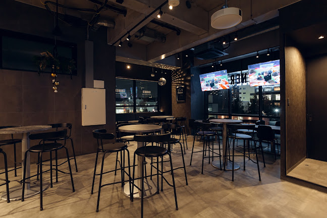 CORNER sports bar&cafe(コーナースポーツバーアンドカフェ) - 飲食業