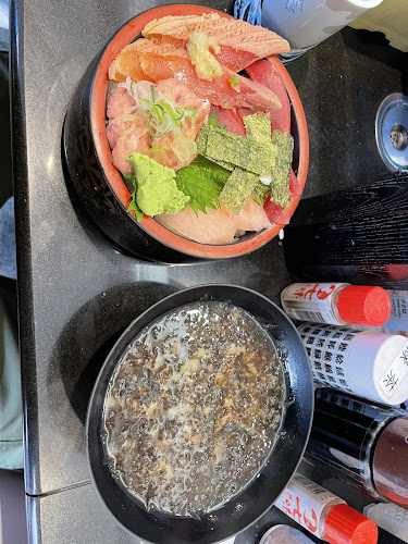 Opinii despre 回転寿司大江戸 池袋南口店 în 豊島区 - 飲食業