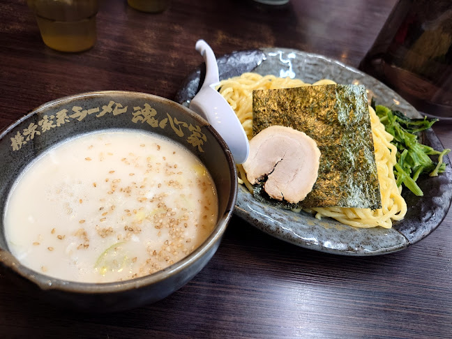 Comentarii opinii despre 横浜家系ラーメン厚木インター魂心家