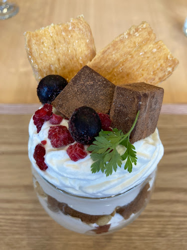 Sake Cafe にじみ - 飲食業