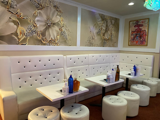 Opinii despre フィリピンパブ シャンデリア în 名古屋市 - 飲食業