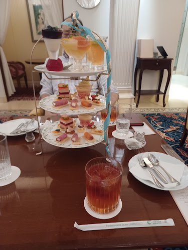 Opinii despre ロイヤルクリスタル カフェ銀座店 în 中央区 - 飲食業