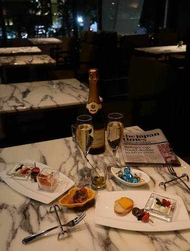 Opinii despre ロビーラウンジ ホテル日航大阪 în 大阪市 - 飲食業