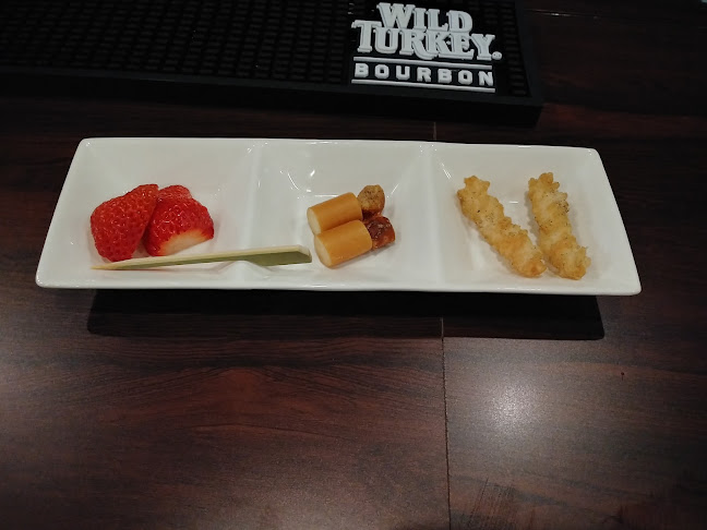 Comentarii opinii despre ロワンディシー (Premier Bar Loin d’ici)