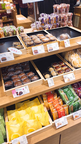 Opinii despre シャトレーゼ 千種宮根台店 în 名古屋市 - 飲食業