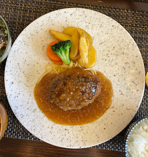 〒426-0066 静岡県藤枝市青葉町４丁目３−２ ライフガーデン １０２