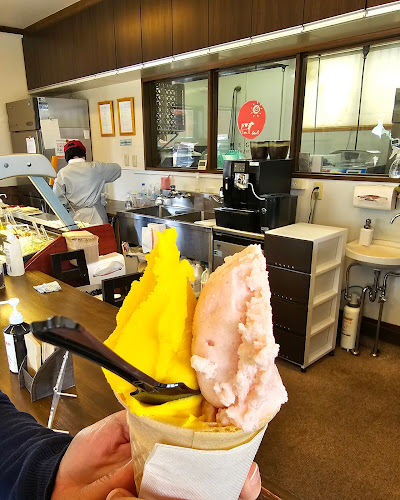 Comentarii opinii despre 石田牧場のジェラート屋 めぐり