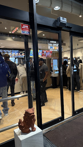 Opinii despre マクドナルド 国際通り牧志店 în 那覇市 - 飲食業