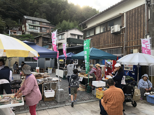 呼子朝市 - 唐津市