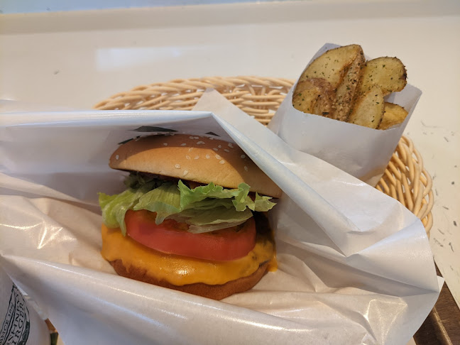 Comentarii opinii despre フレッシュネスバーガーファッションクルーズ