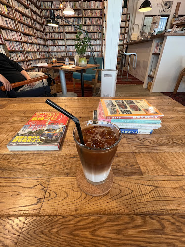 Opinii despre Travelbook&coffee HUB CAFE în 姫路市 - 飲食業
