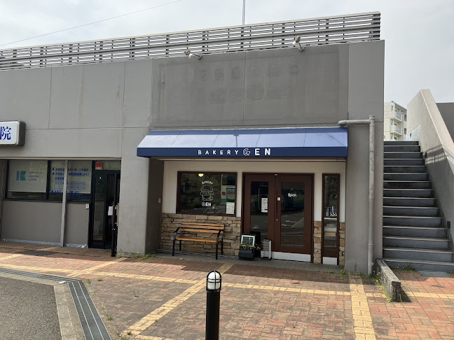 ベーカリーゲン 奈良左京店
