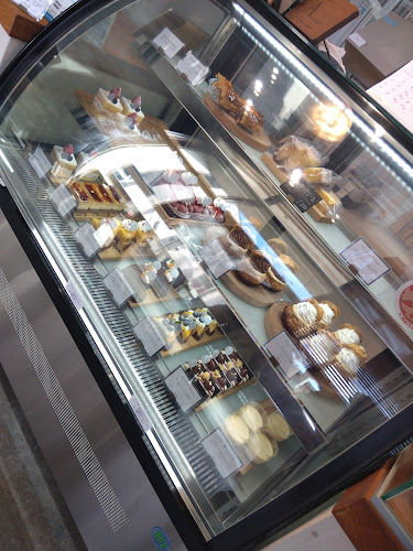 パティスリーオーセンティック - 飲食業