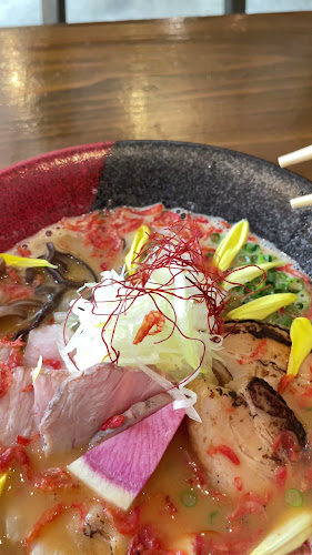 〒900-0006 沖縄県那覇市おもろまち４丁目１９−２７ ハレ・スプラウト １階