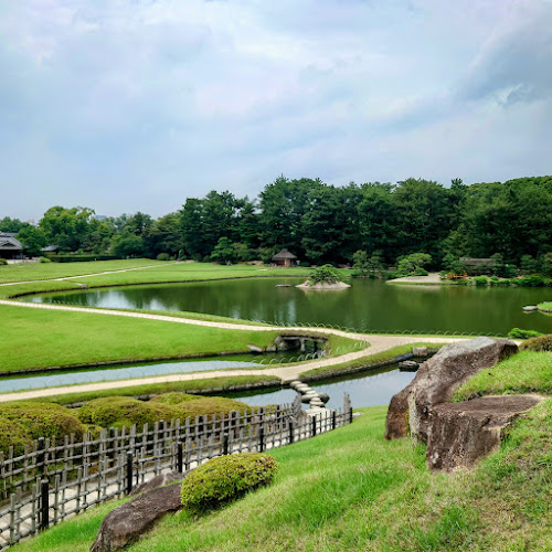 〒703-8257 岡山県岡山市北区後楽園１−４