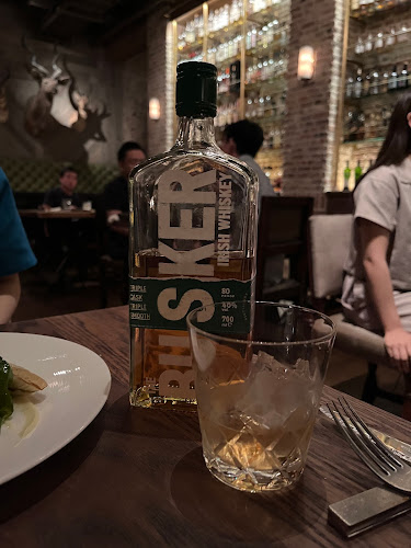 Opinii despre 東京ウイスキーライブラリー în 港区 - 飲食業