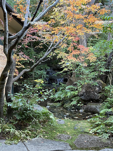 〒792-0023 愛媛県新居浜市繁本町７−８