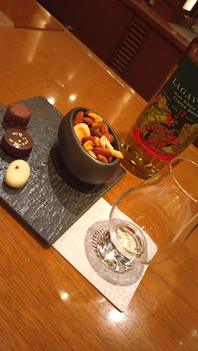 Opinii despre バー「ベイ・ウエスト」 în 横浜市 - 飲食業