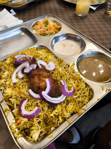 スズキパンジャブ レストラン&カフェ：インドカレー、ビリヤニ、ケバブ - 飲食業