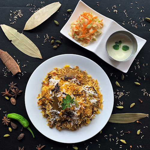 〒570-0056 大阪府守口市寺内町２丁目７−５ 荒万ビル 1F