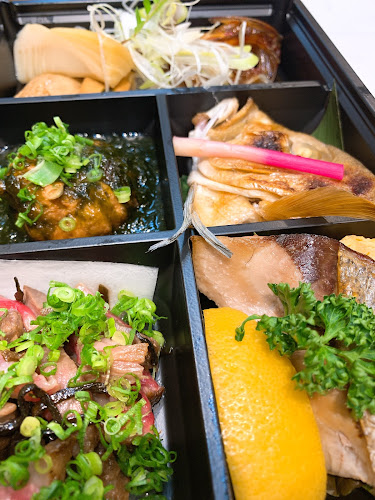 割烹すすきの - 飲食業