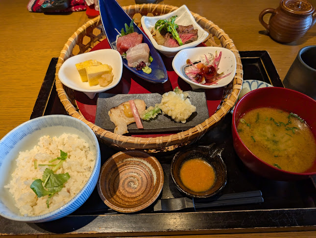 ダイナミックキッチン＆バー 響 横浜スカイビル店 - 飲食業