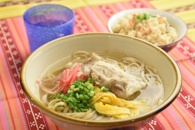 沖縄そば にぃぶんじゃ〜