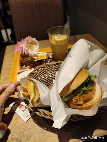 フレッシュネスバーガーピオレ姫路 - 飲食業