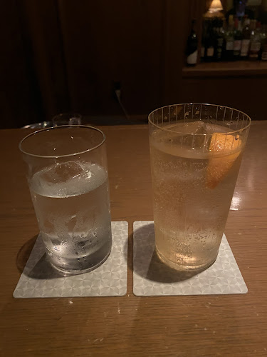 バー「ベイ・ウエスト」 - 飲食業