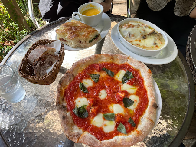 ラ・ベントゥーラ - 飲食業