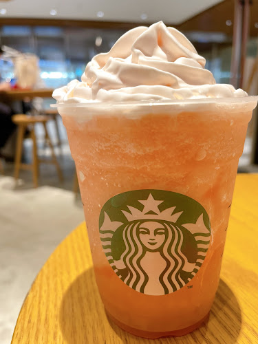 Opinii despre スターバックス コーヒー コレド室町テラス店 în 中央区 - 飲食業