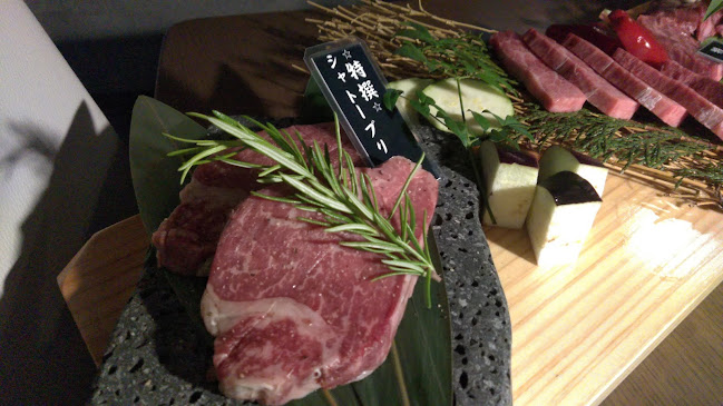 Comentarii opinii despre 炭焼酒房 旻晁の昊(メス赤身肉黒毛和牛専門店)