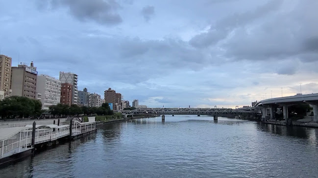 Opinii despre バーガーキング 浅草吾妻橋店 în 台東区 - 飲食業