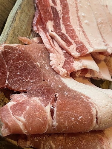 〒905-0011 沖縄県名護市宮里１４１０−１ 2F