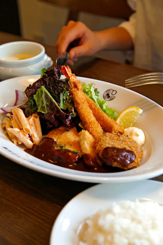〒651-0085 兵庫県神戸市中央区八幡通４丁目１−２７ Ｄグラフォート神戸三宮タワー 1F