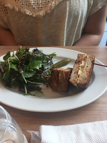 Comentarii opinii despre サラベス 東京店