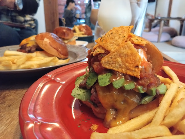 KAKUMEI Burger&Café - 飲食業