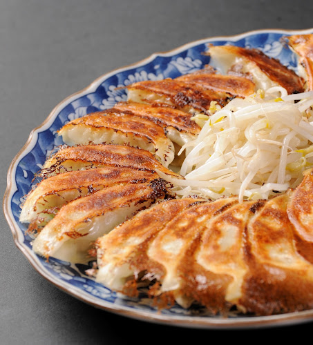 お持ち帰り専門店 餃子の村長 - 飲食業