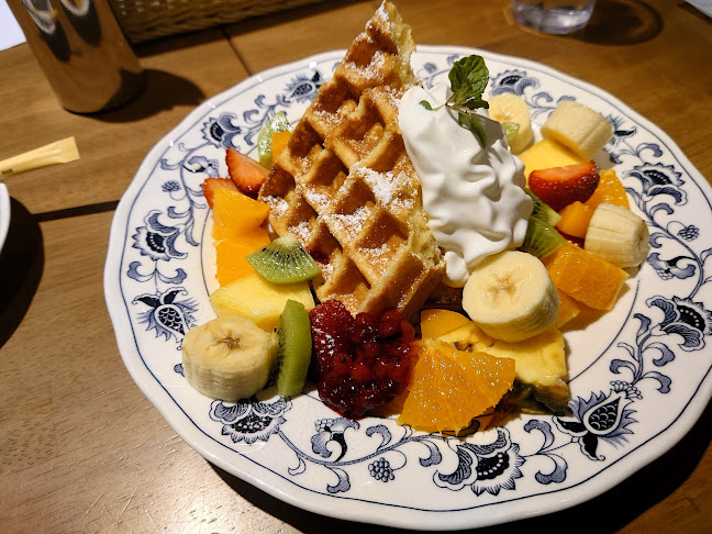 Opinii despre エスタシオンカフェ 三ノ宮 în 神戸市 - 飲食業